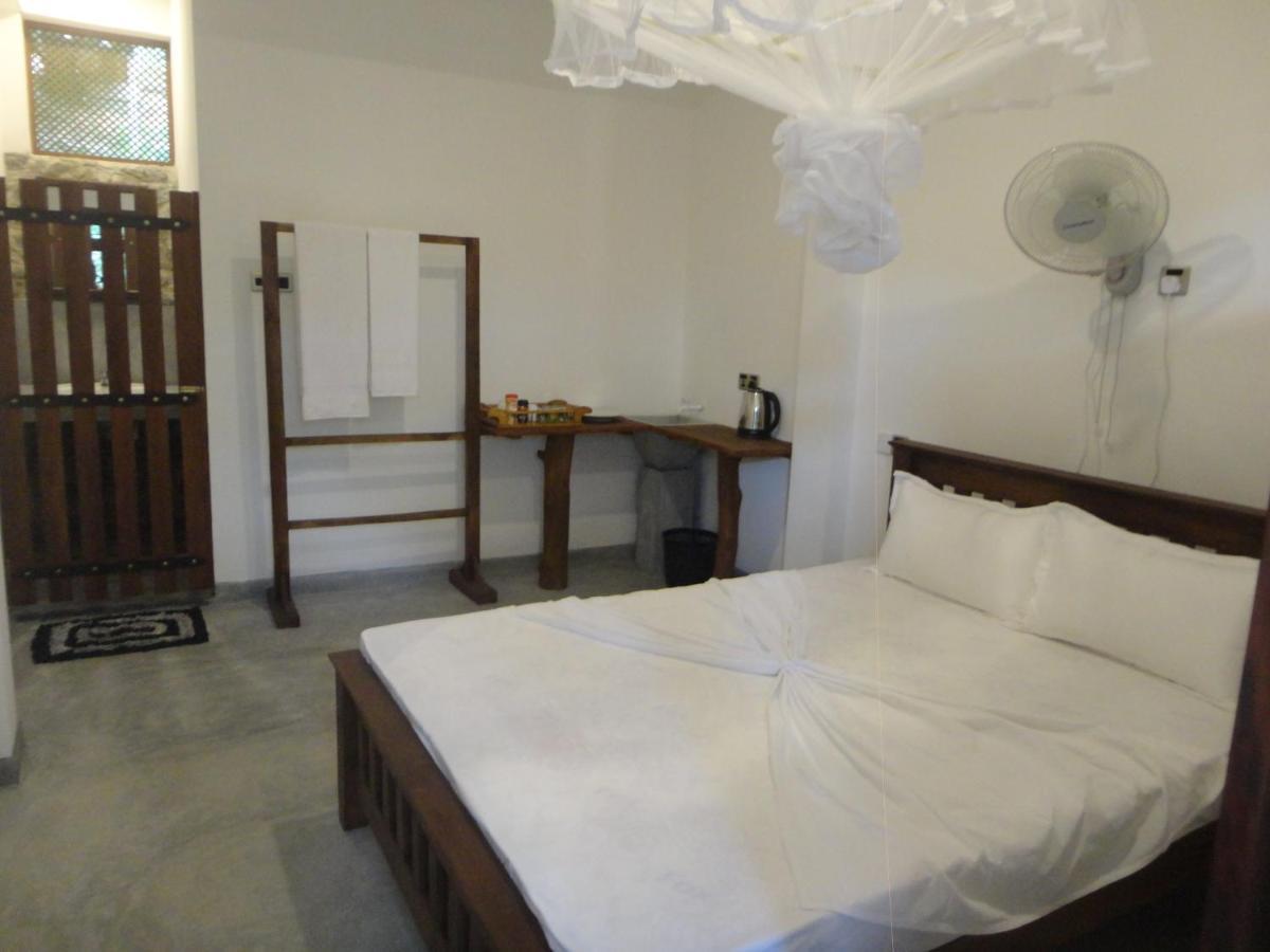 Homestay The Ed Corner - Hiriketiya *